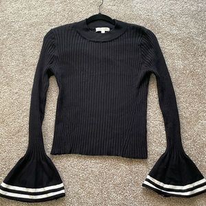 Long sleeves black sweater